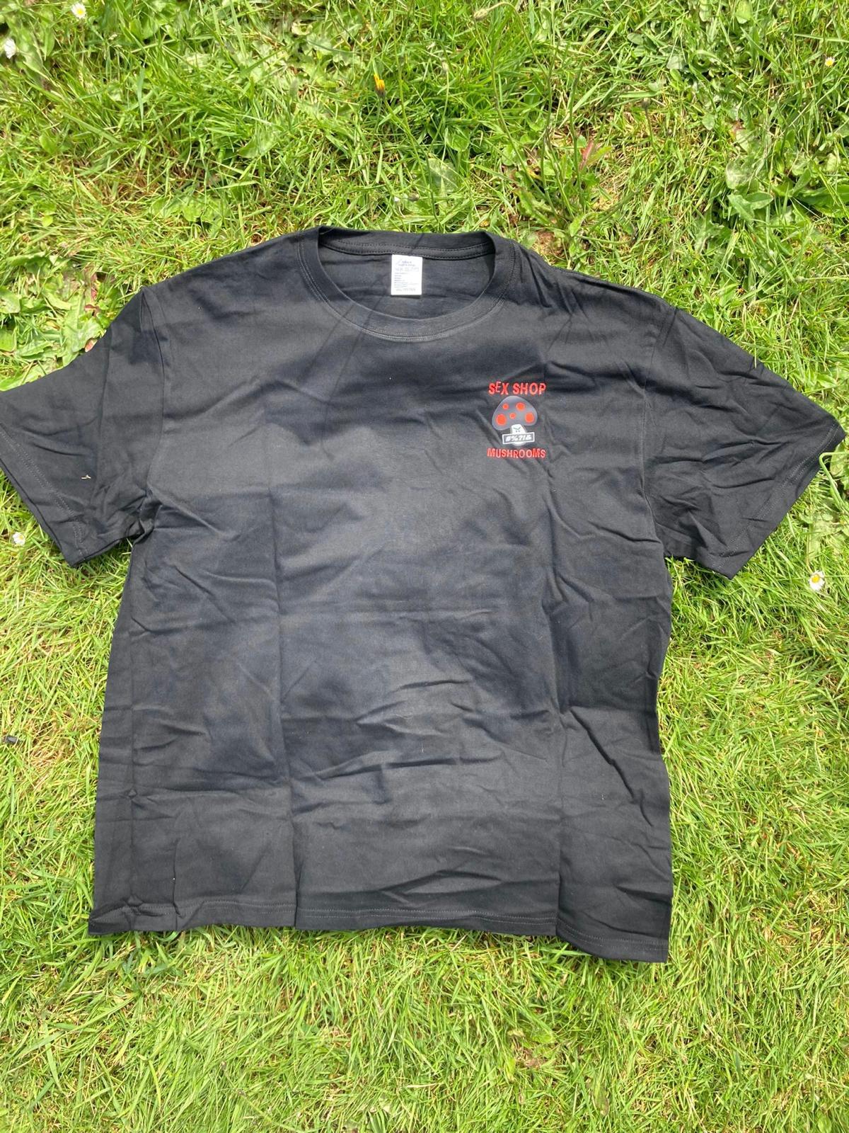 T-SHIRT OVERSIZE "ROCK THE OPPRESSION" - SEX SHOP MUSHROOMS
