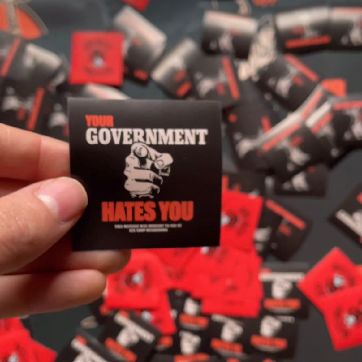 PACK AFFICHE + STICKERS